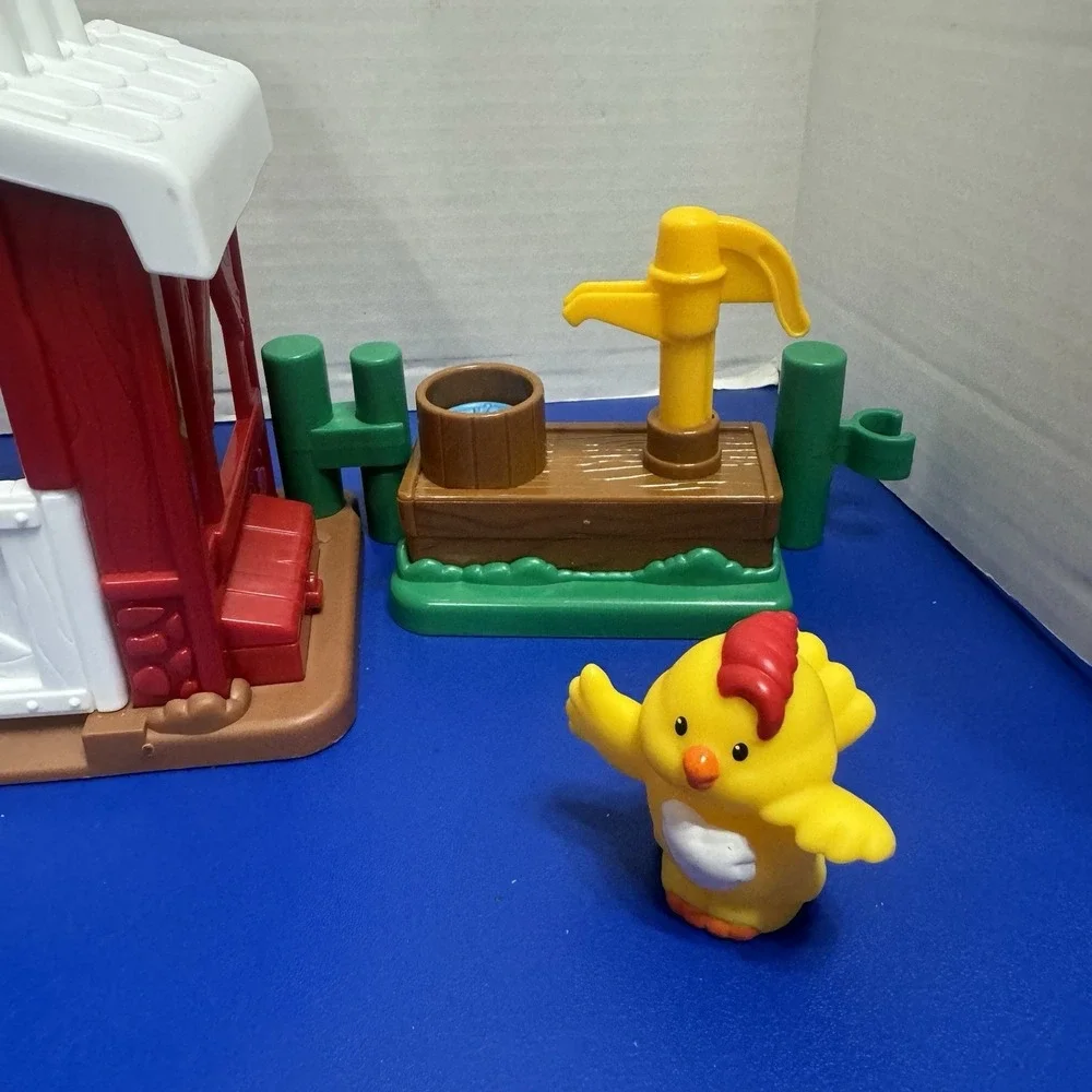 Fisher Price Little People Farm‎ Tractor Corn Hen & Water Pump Very Nice